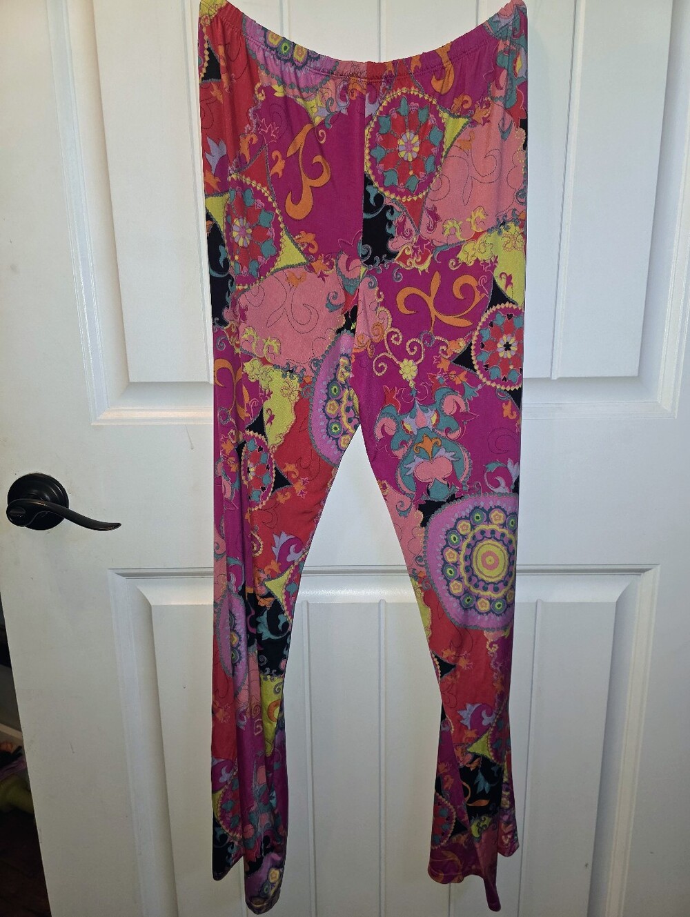 Natori Josie Multi-Color Printed Stretch Pants